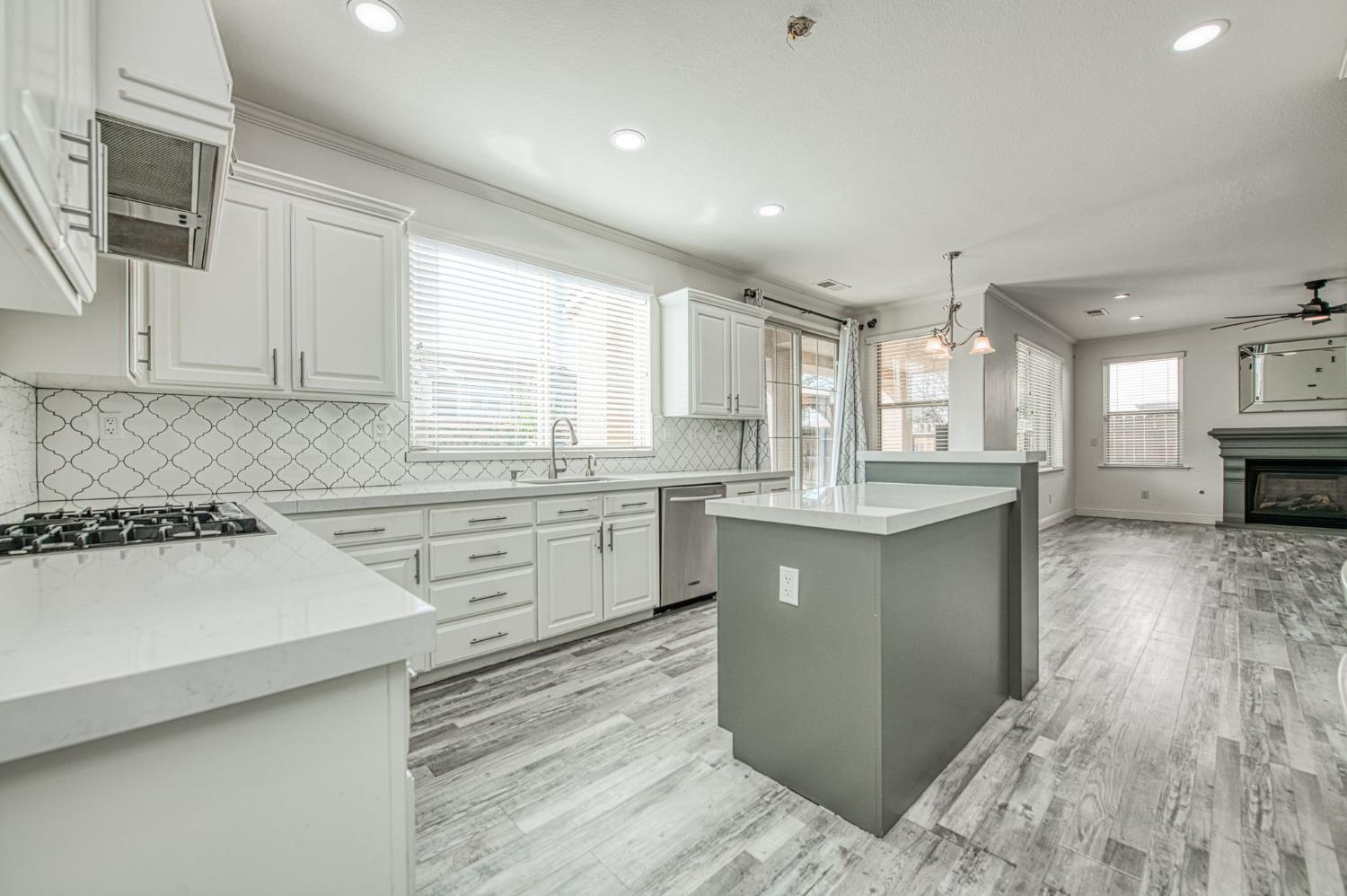 1407 E Via Marbella Dr, Fresno, CA 93730