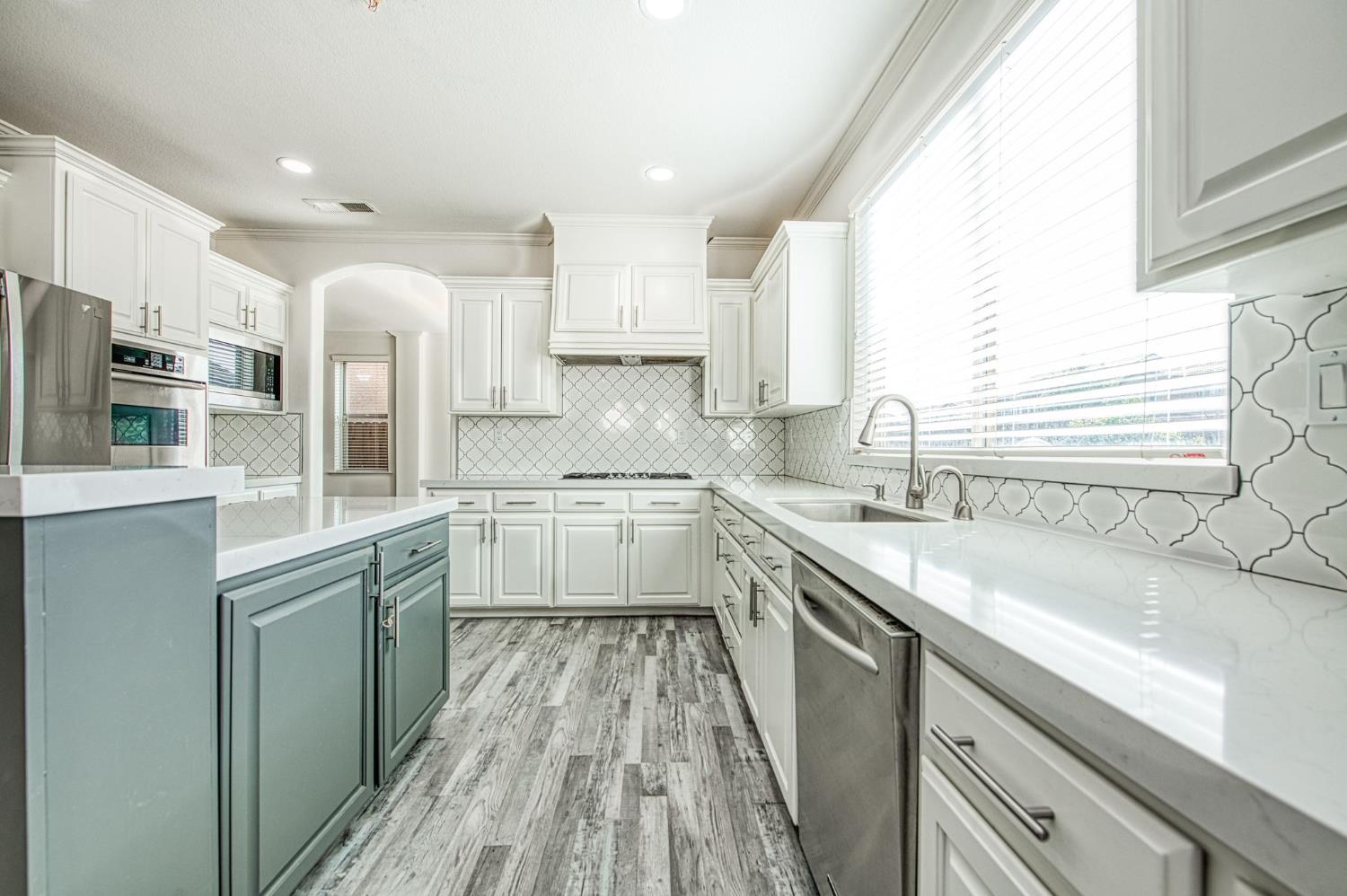 1407 E Via Marbella Dr, Fresno, CA 93730