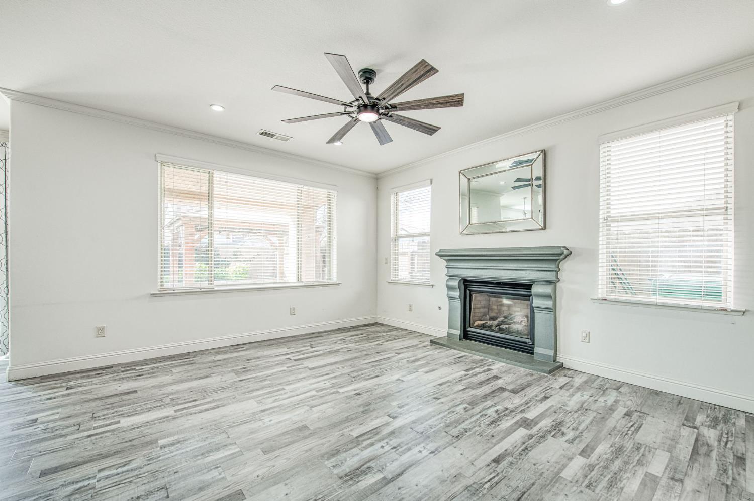 1407 E Via Marbella Dr, Fresno, CA 93730