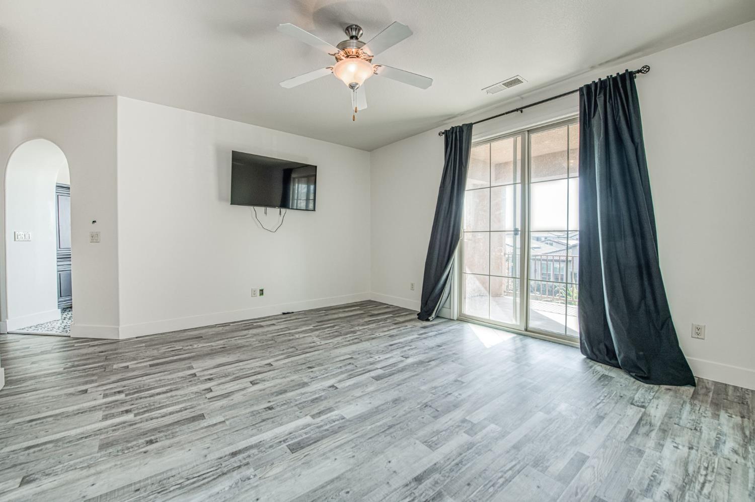 1407 E Via Marbella Dr, Fresno, CA 93730