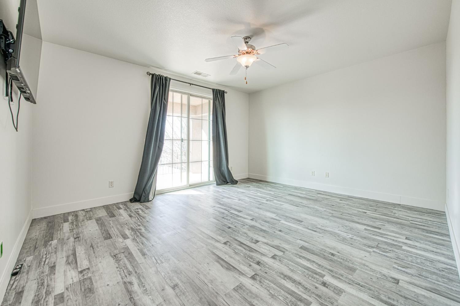 1407 E Via Marbella Dr, Fresno, CA 93730