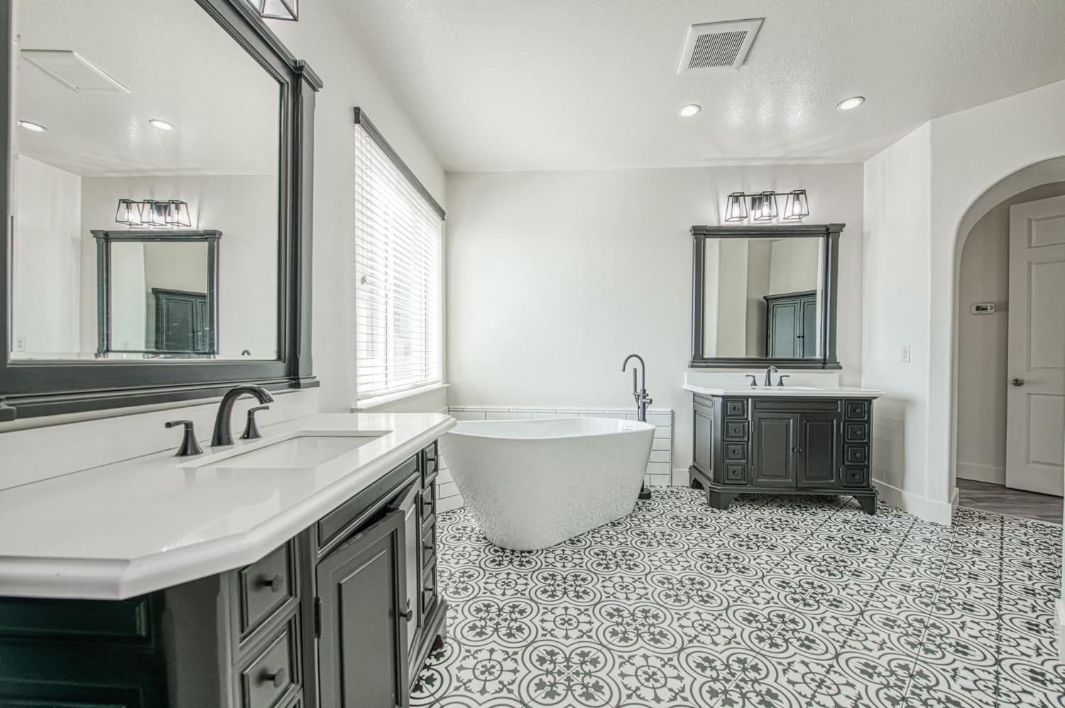 1407 E Via Marbella Dr, Fresno, CA 93730