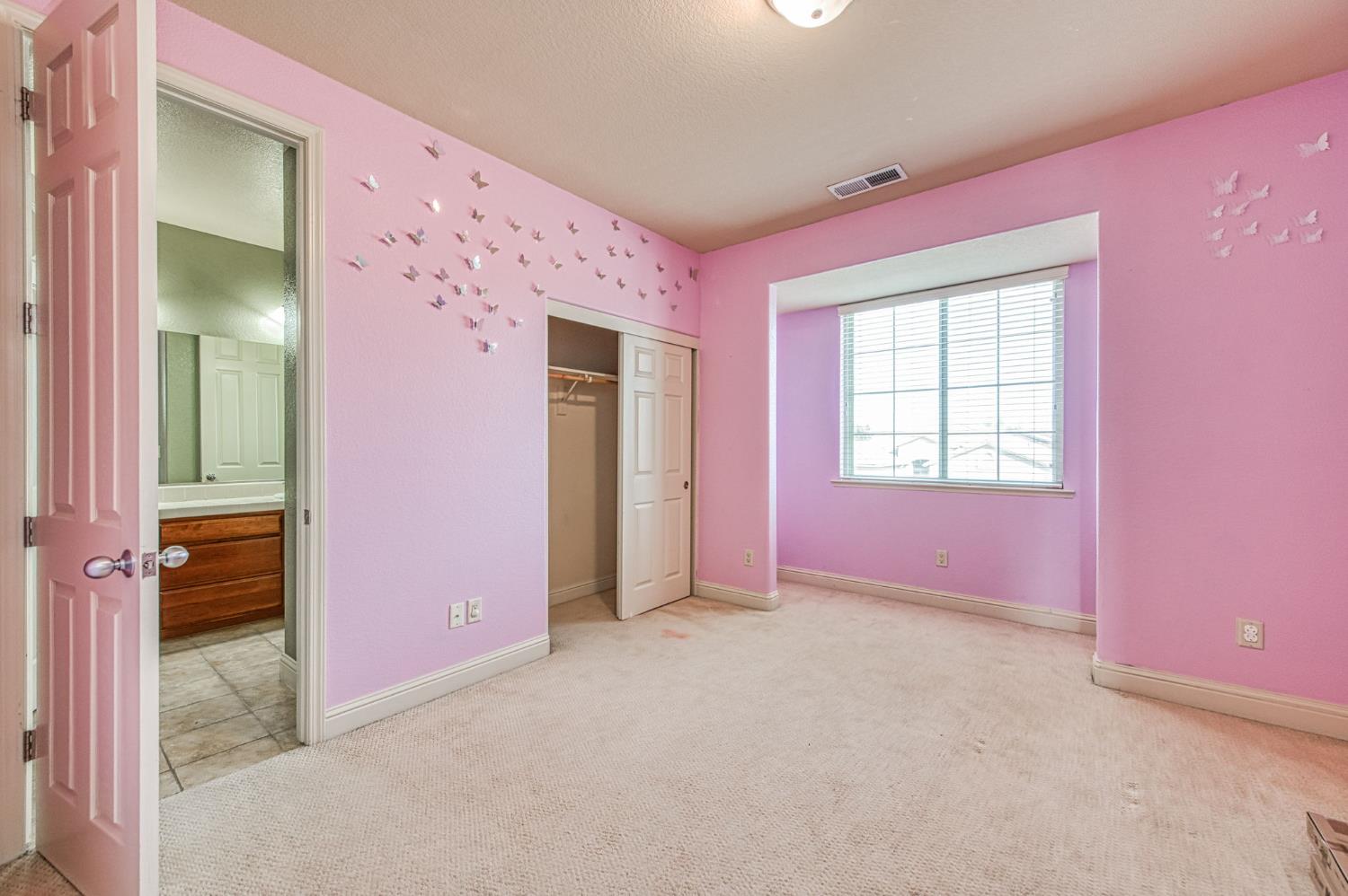 1407 E Via Marbella Dr, Fresno, CA 93730