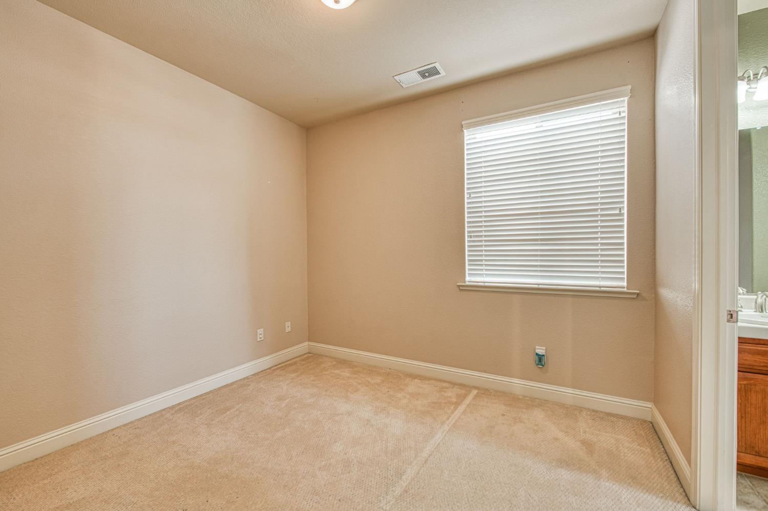 1407 E Via Marbella Dr, Fresno, CA 93730