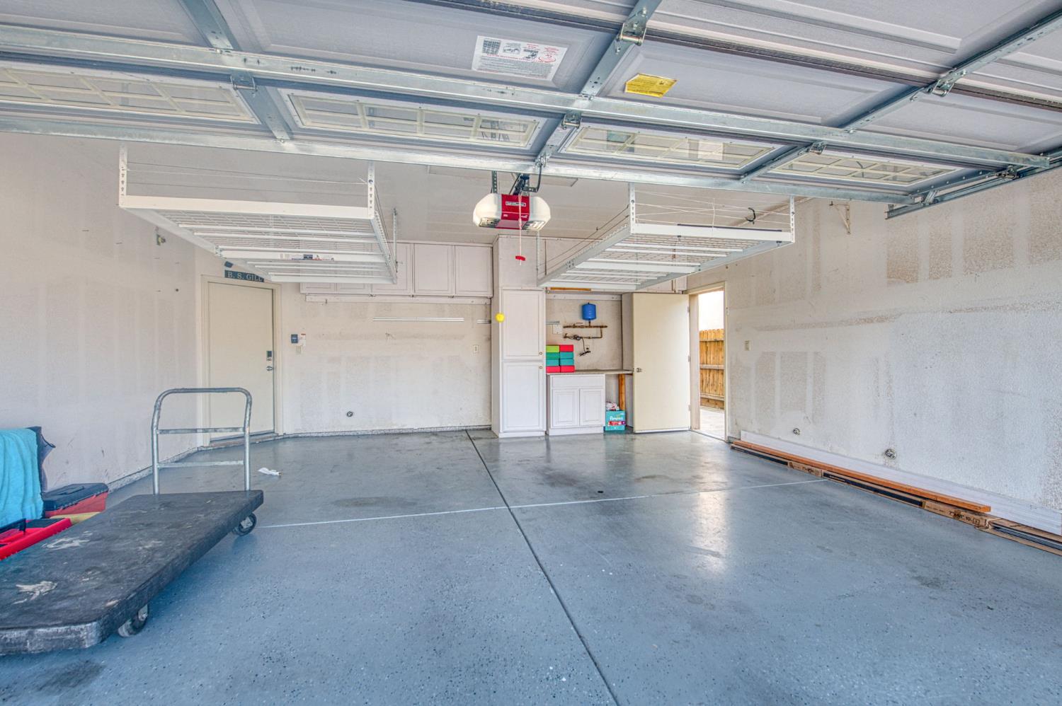 1407 E Via Marbella Dr, Fresno, CA 93730