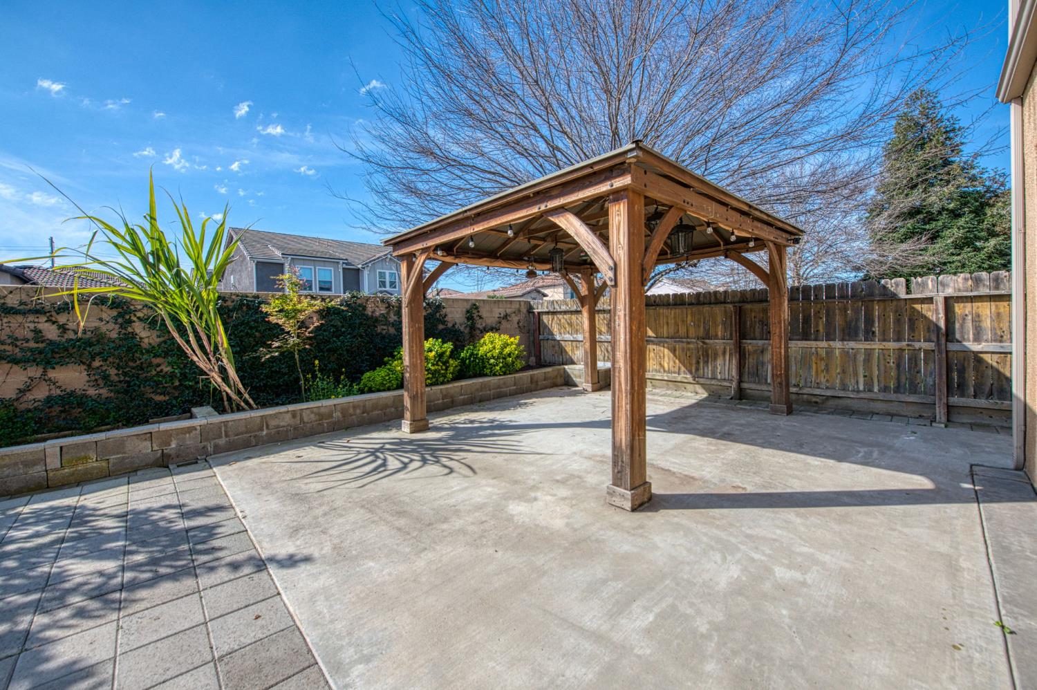 1407 E Via Marbella Dr, Fresno, CA 93730