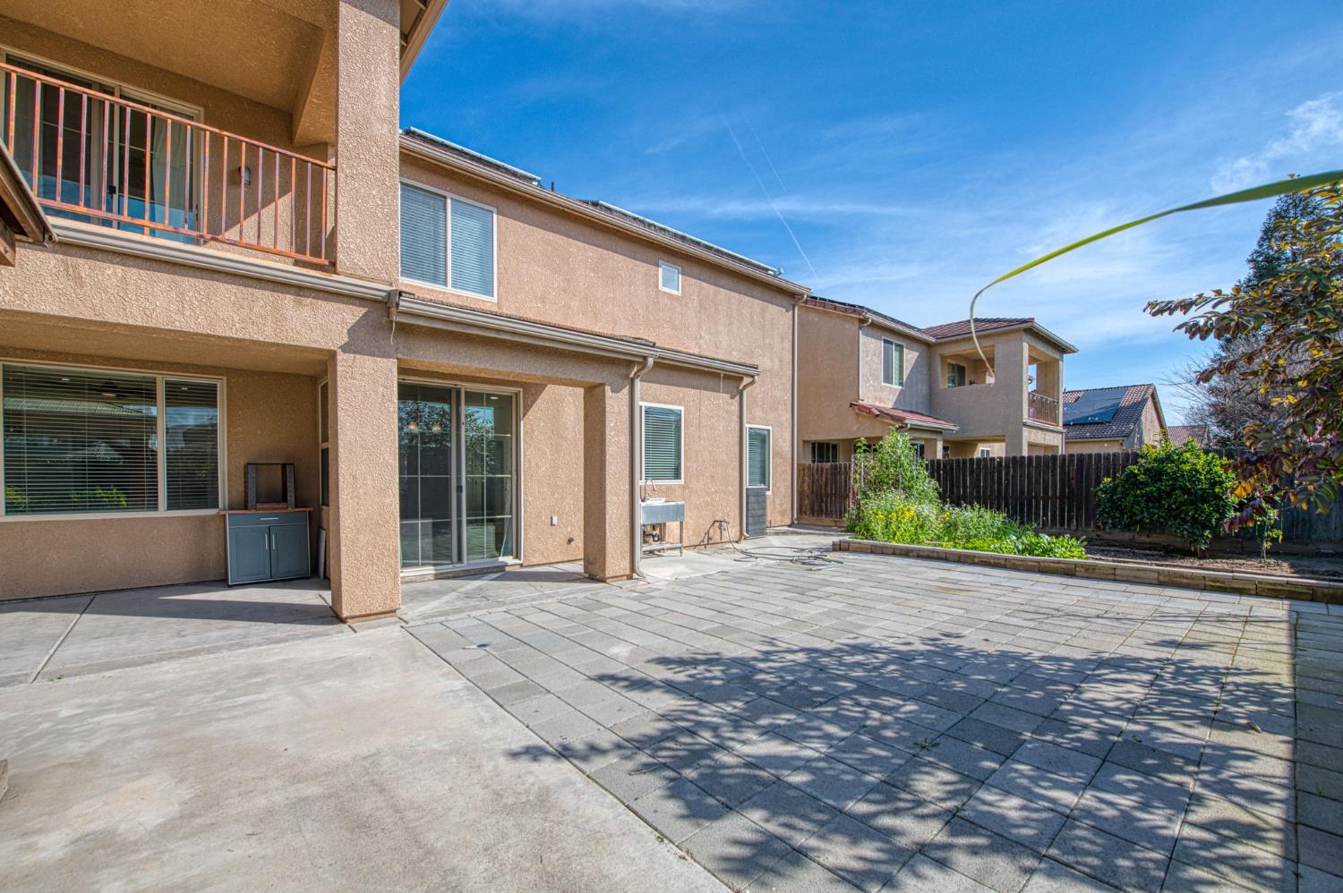 1407 E Via Marbella Dr, Fresno, CA 93730