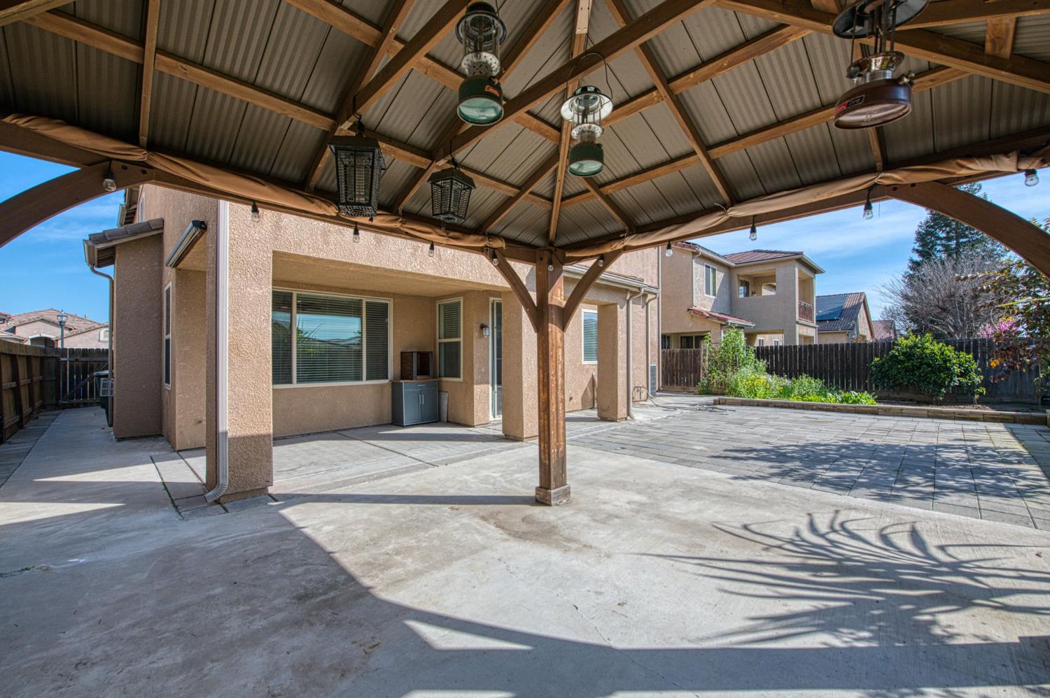 1407 E Via Marbella Dr, Fresno, CA 93730