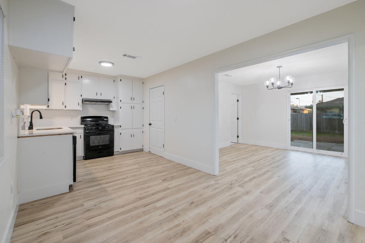 697 E Scott Ave, Fresno, CA 93710