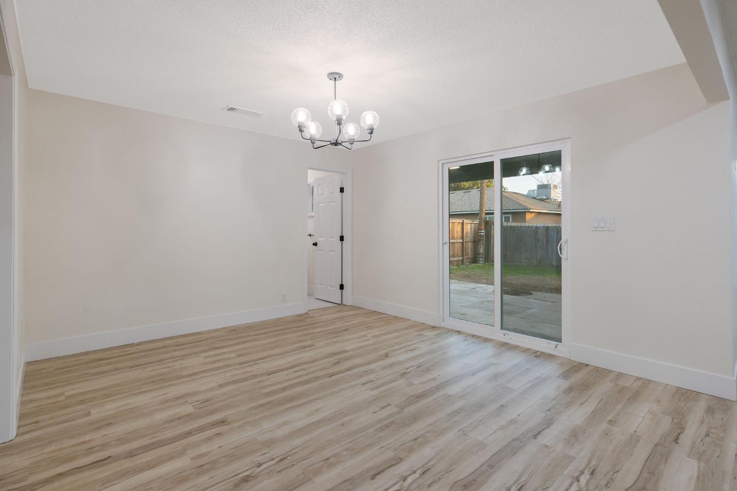 697 E Scott Ave, Fresno, CA 93710