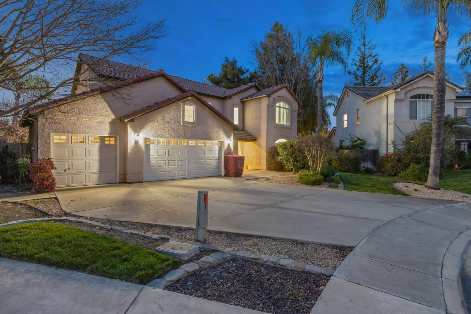 6030 W Country Ct, Visalia, CA 93277