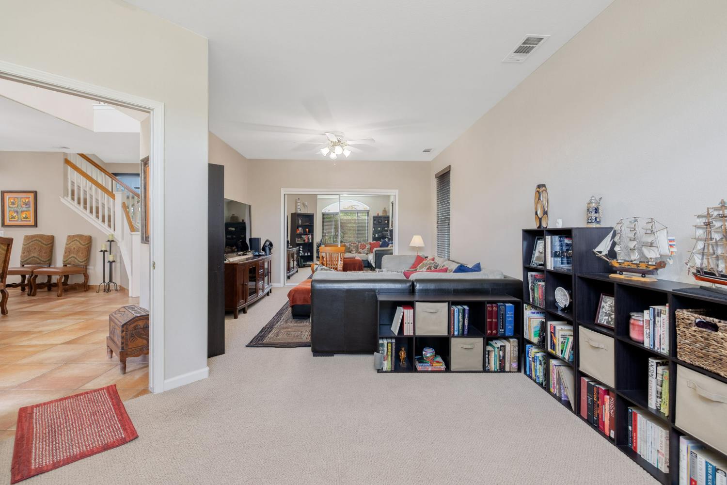 6030 W Country Ct, Visalia, CA 93277