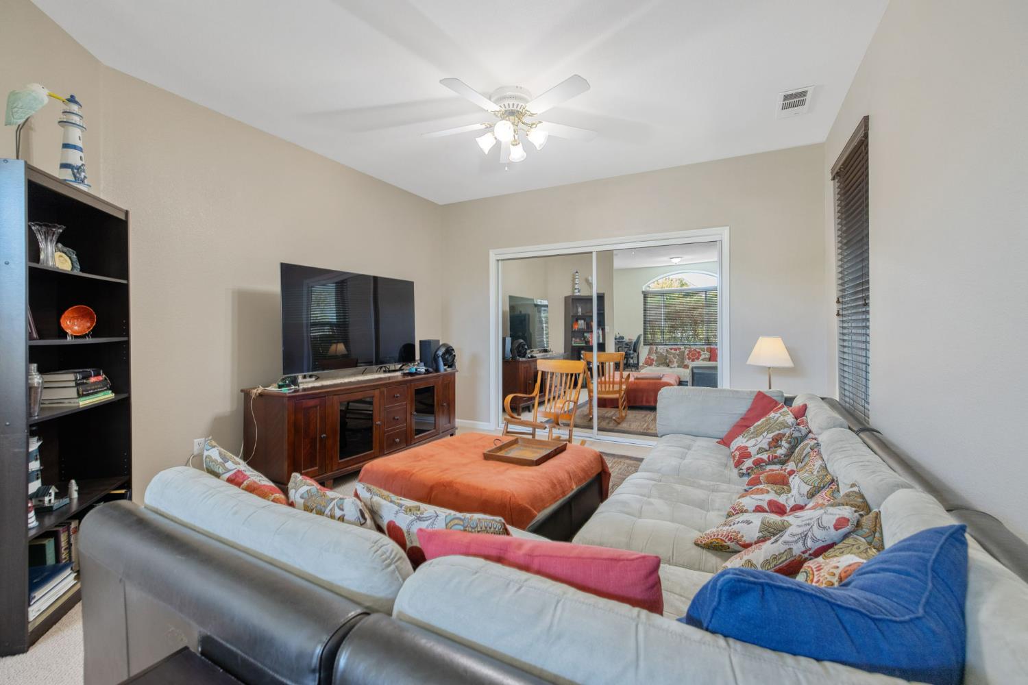 6030 W Country Ct, Visalia, CA 93277