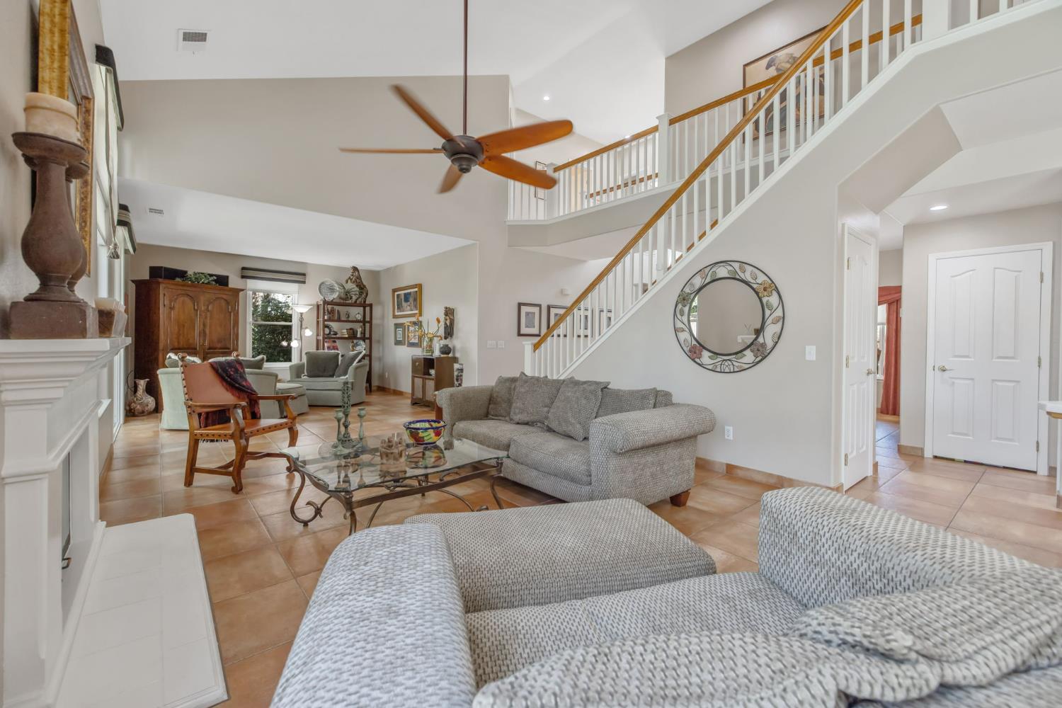 6030 W Country Ct, Visalia, CA 93277