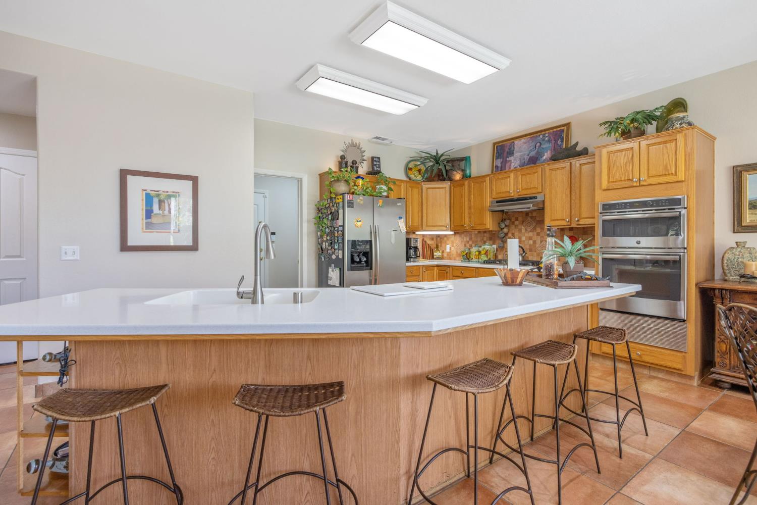 6030 W Country Ct, Visalia, CA 93277