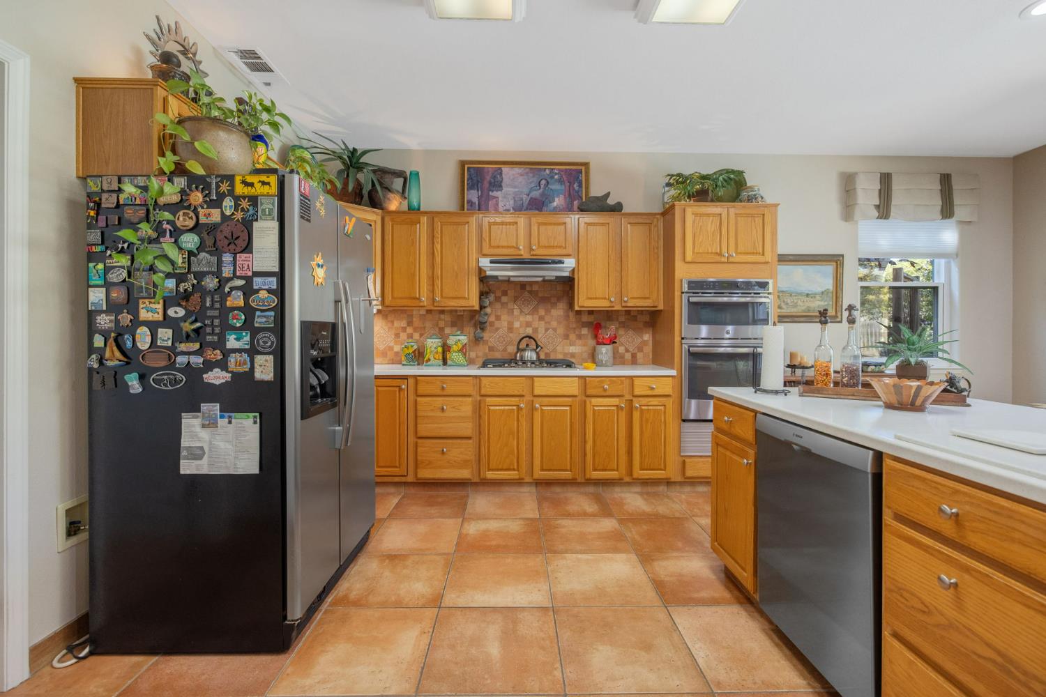 6030 W Country Ct, Visalia, CA 93277