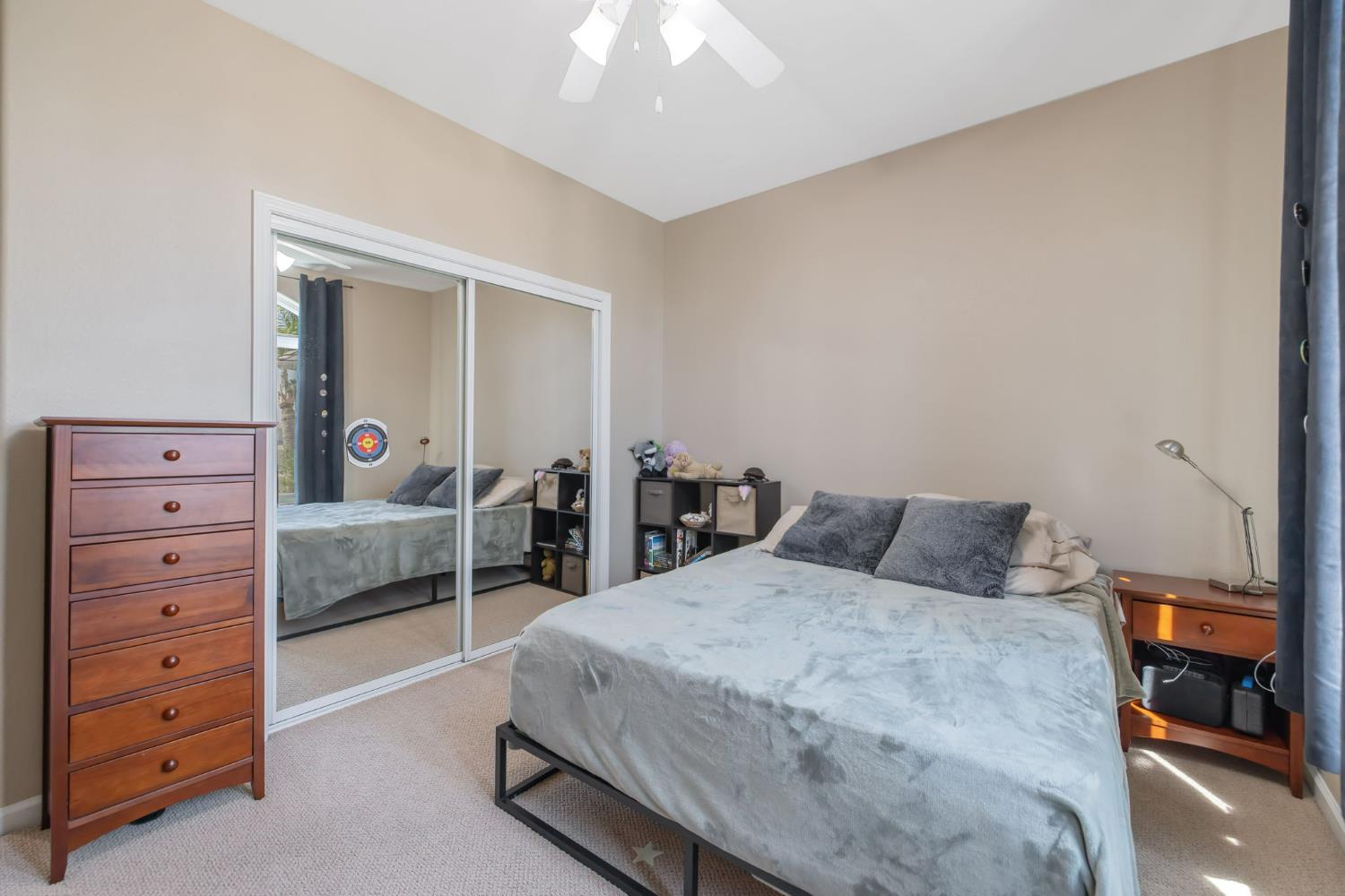 6030 W Country Ct, Visalia, CA 93277