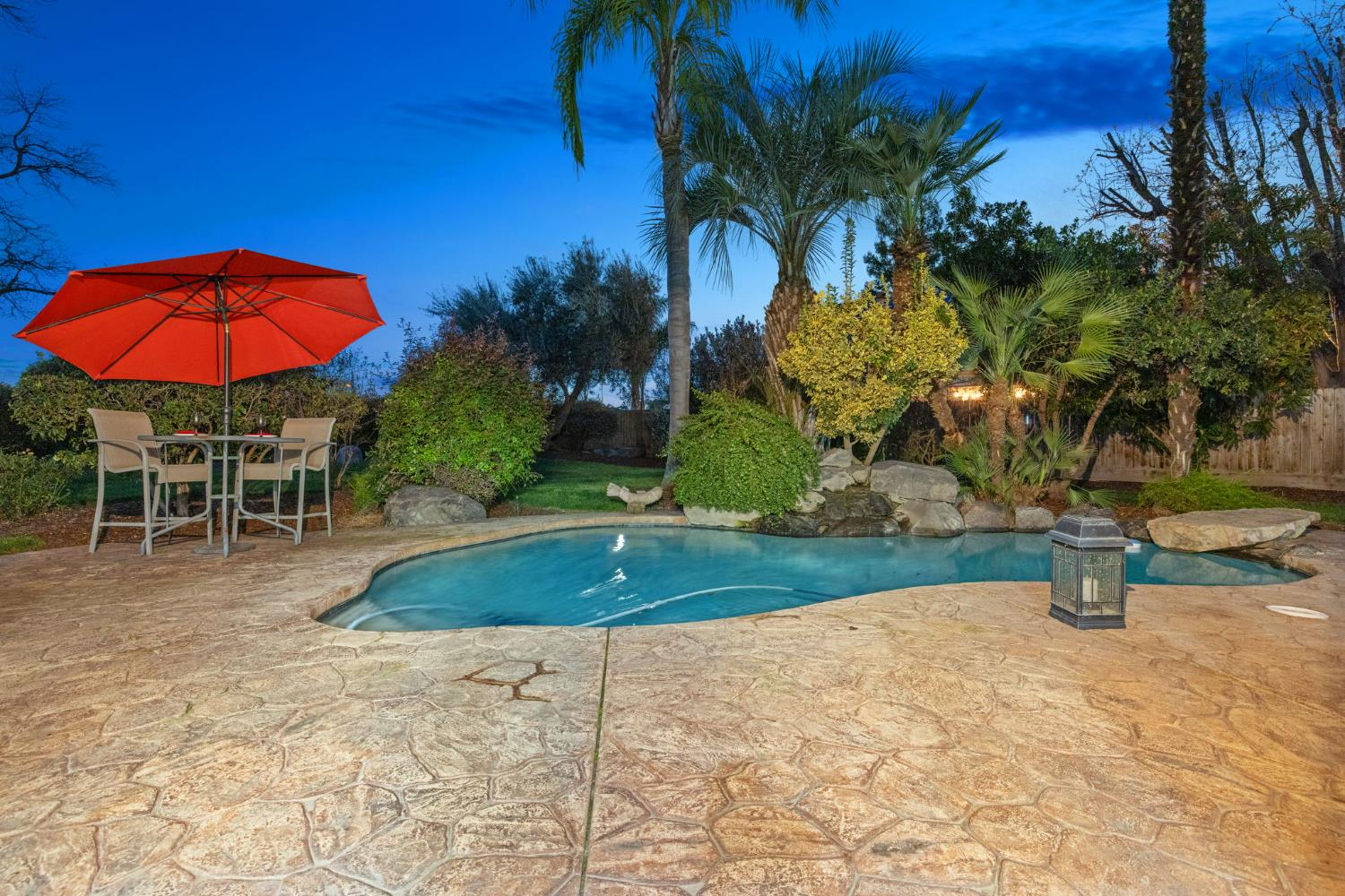 6030 W Country Ct, Visalia, CA 93277