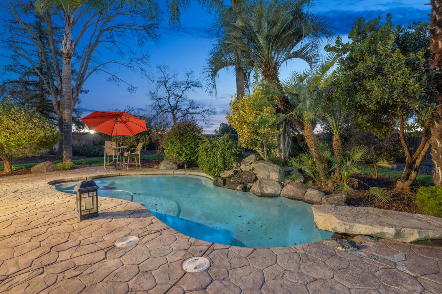 6030 W Country Ct, Visalia, CA 93277