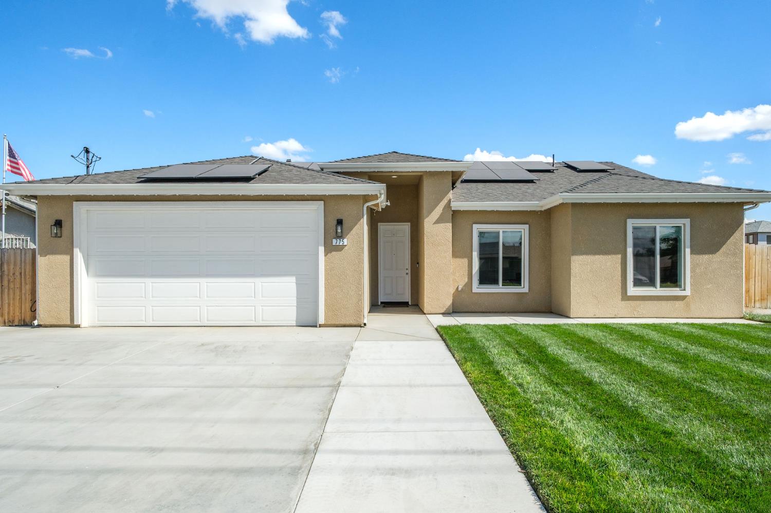 775 Kimball Ln, Hanford, CA 93230