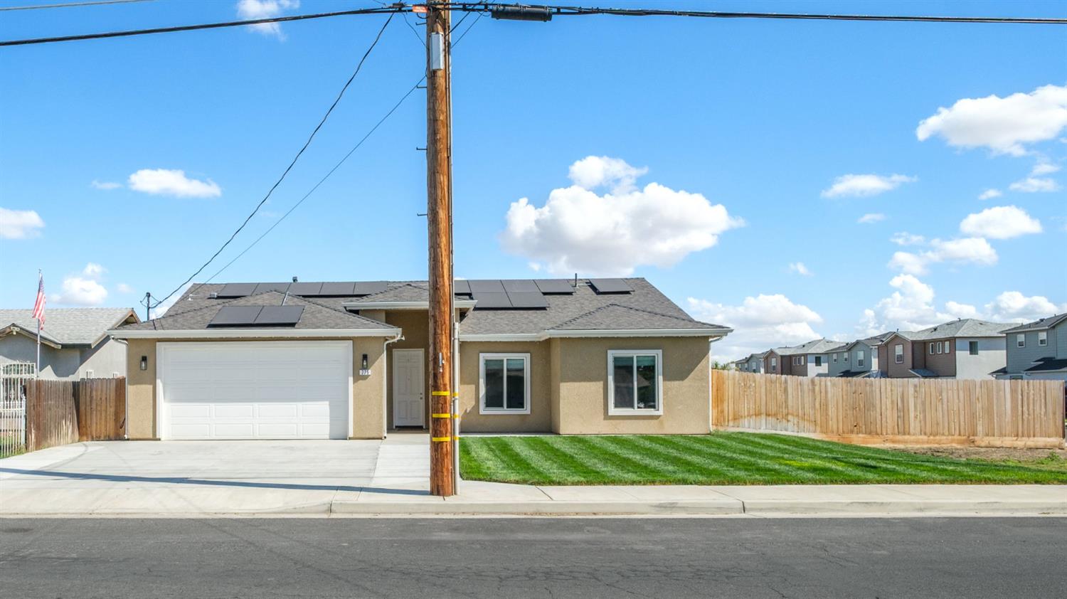 775 Kimball Ln, Hanford, CA 93230