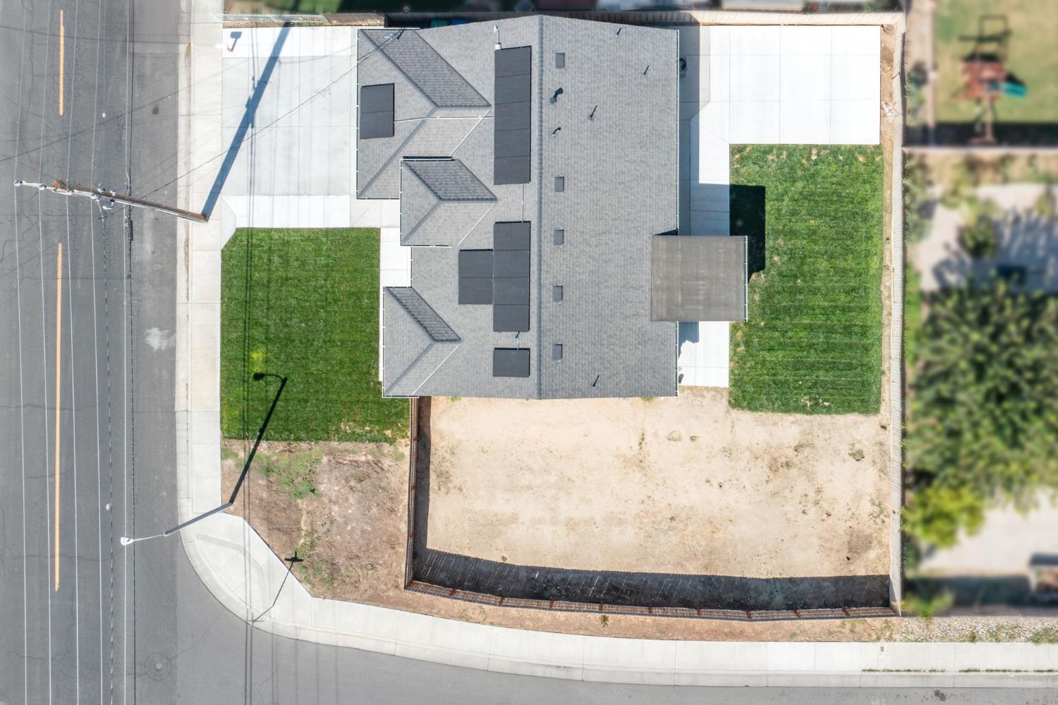 775 Kimball Ln, Hanford, CA 93230