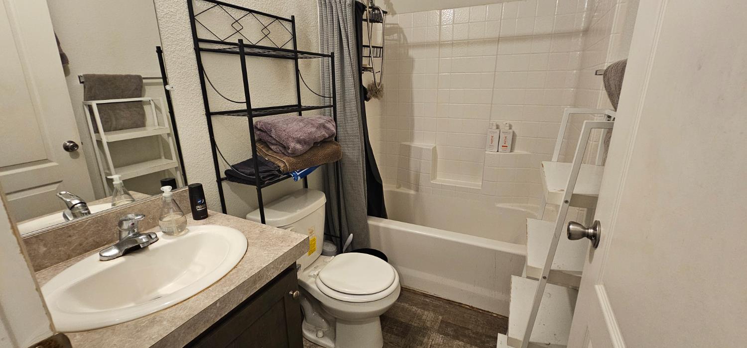 2575 S Willow #140, Fresno, CA 93725