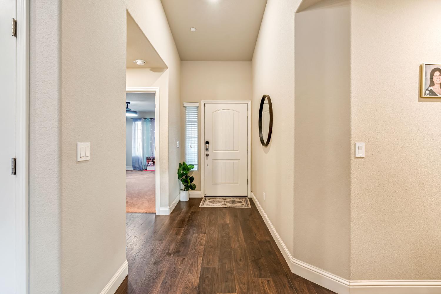 2424 Las Rosas Ave, Clovis, CA 93619