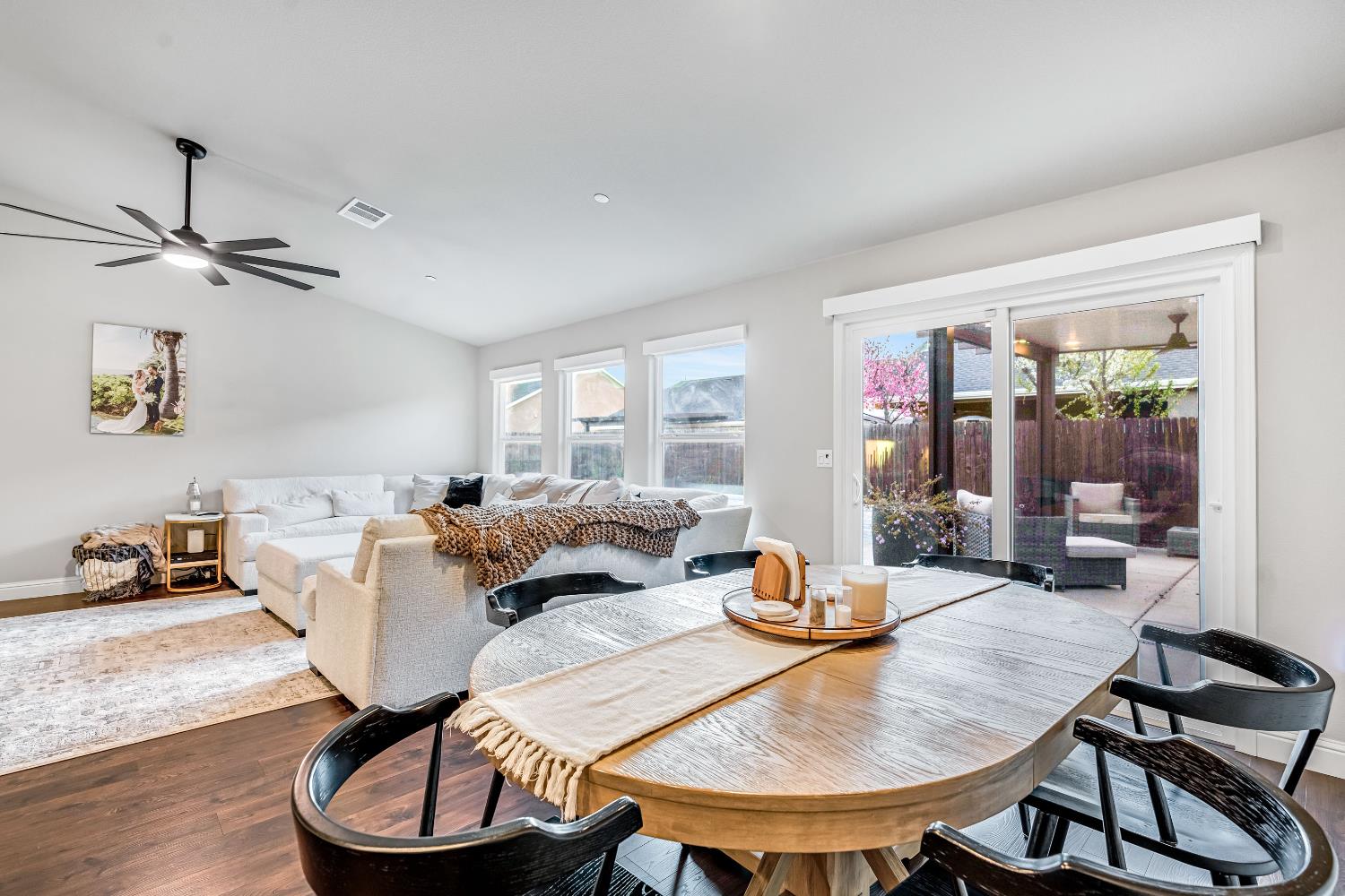 2424 Las Rosas Ave, Clovis, CA 93619