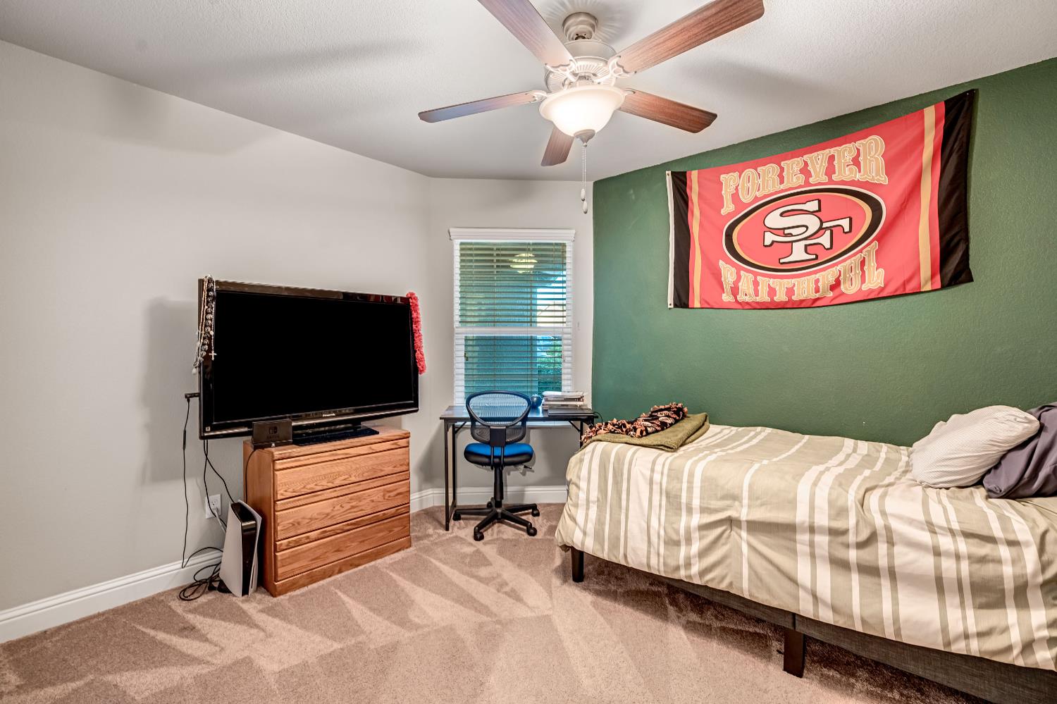 2424 Las Rosas Ave, Clovis, CA 93619