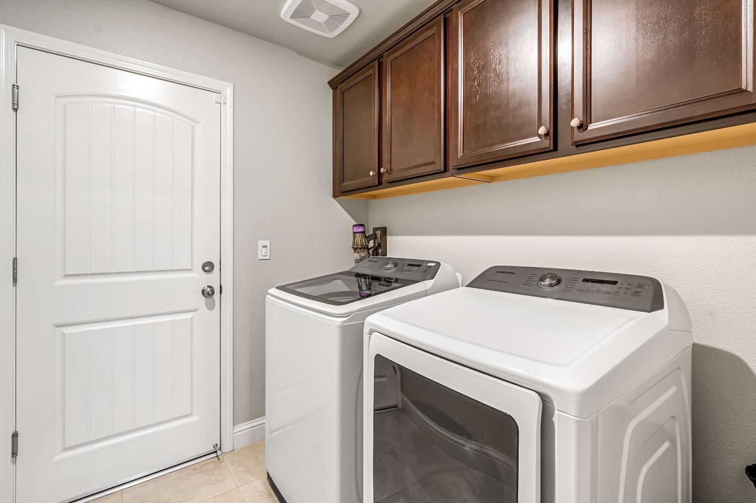 2424 Las Rosas Ave, Clovis, CA 93619