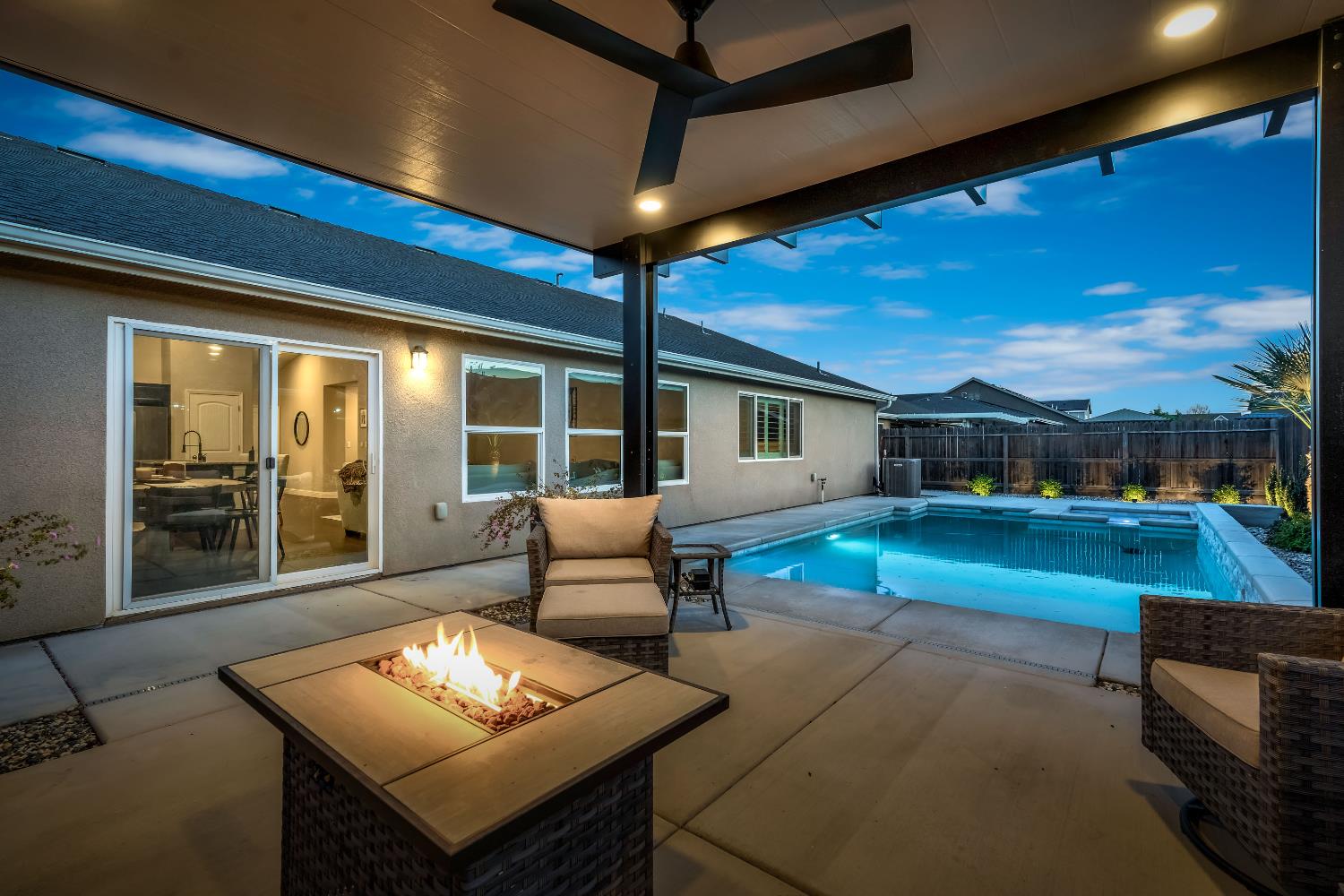 2424 Las Rosas Ave, Clovis, CA 93619