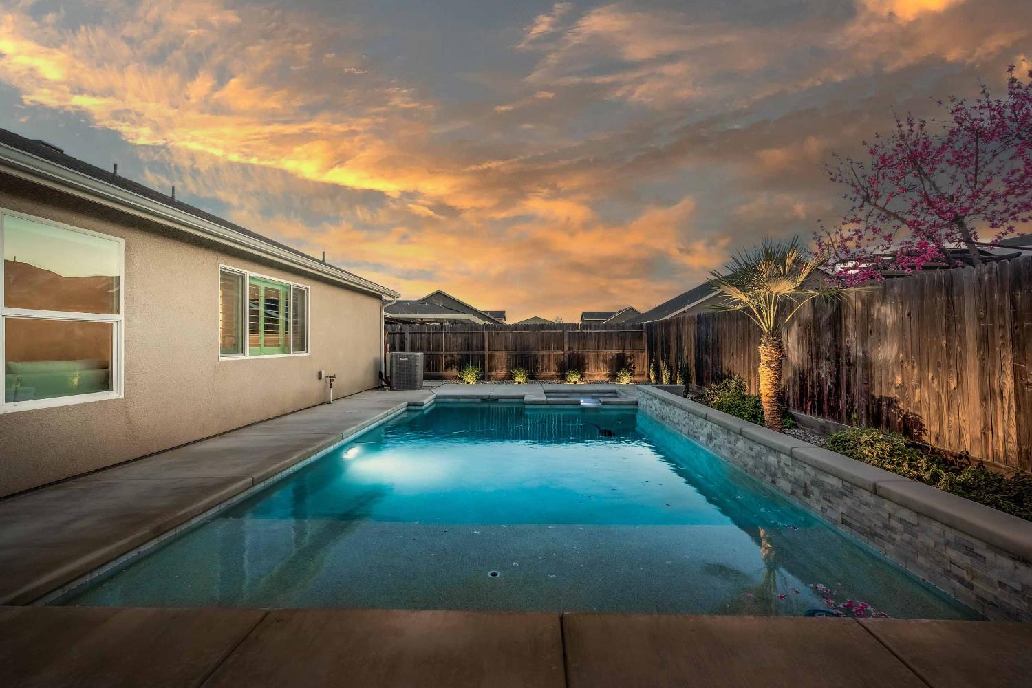 2424 Las Rosas Ave, Clovis, CA 93619