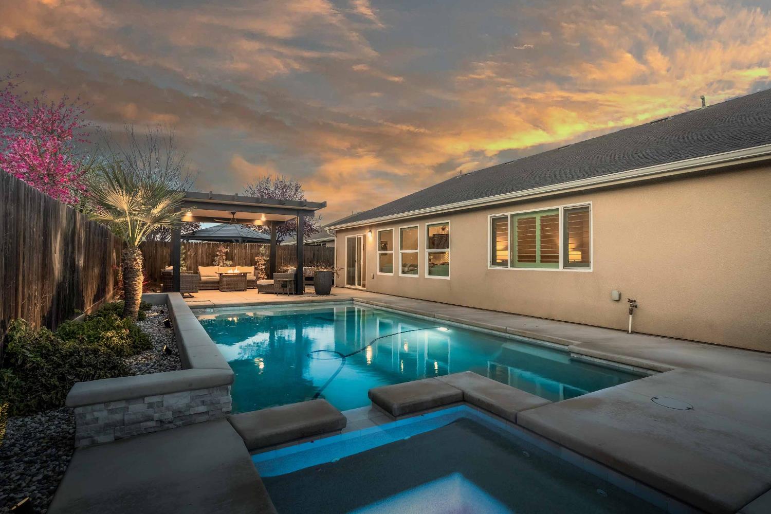 2424 Las Rosas Ave, Clovis, CA 93619