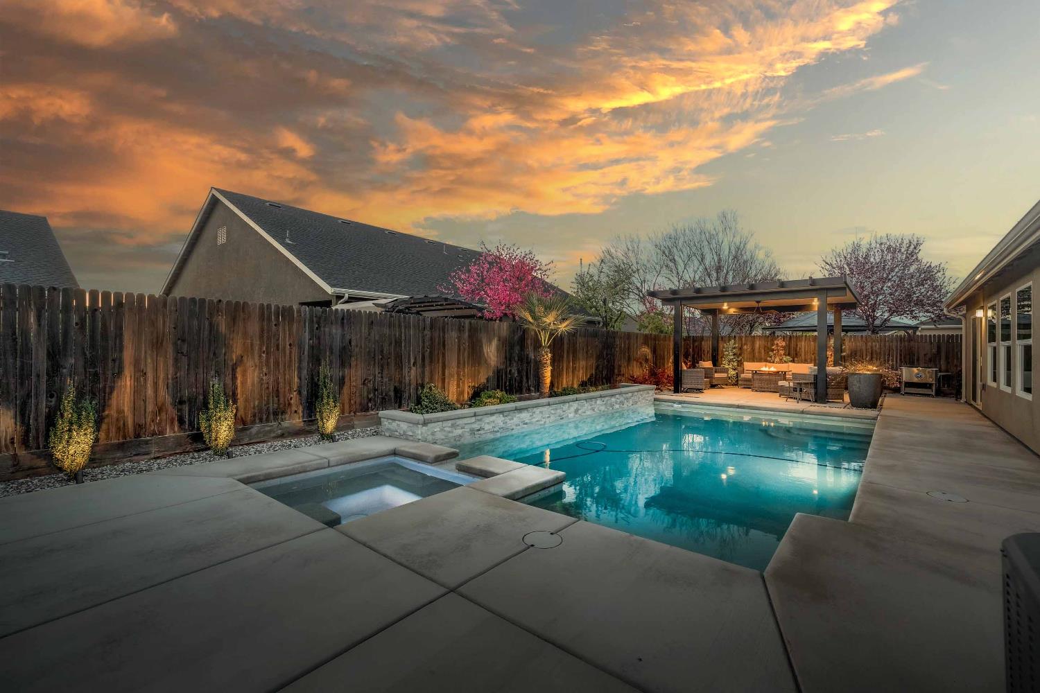 2424 Las Rosas Ave, Clovis, CA 93619