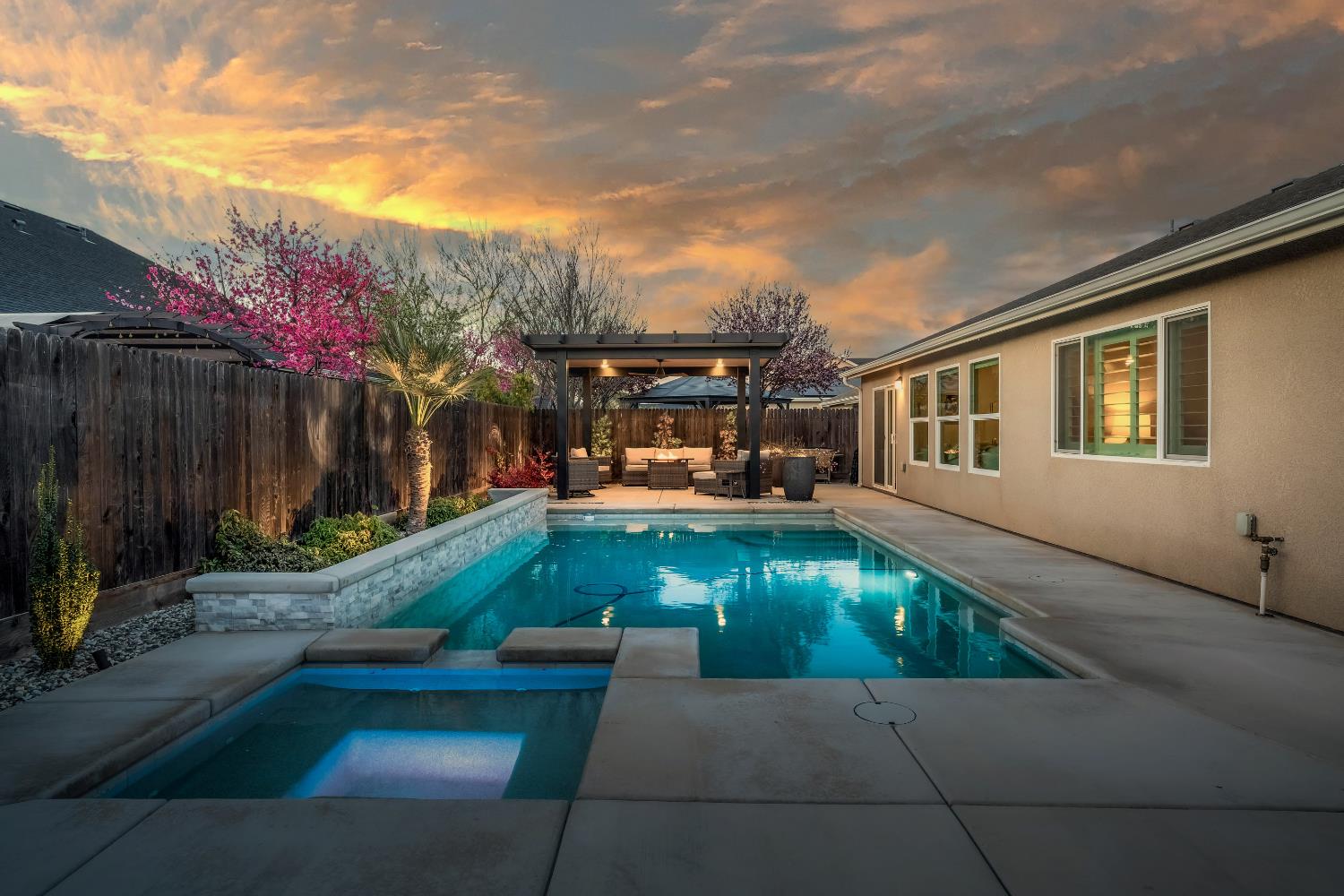 2424 Las Rosas Ave, Clovis, CA 93619