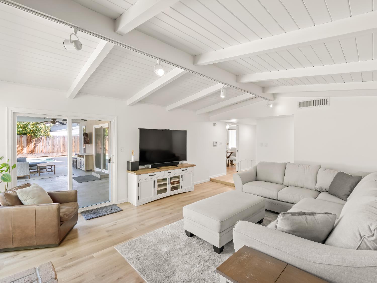 442 W Mesa Ave, Fresno, CA 93704