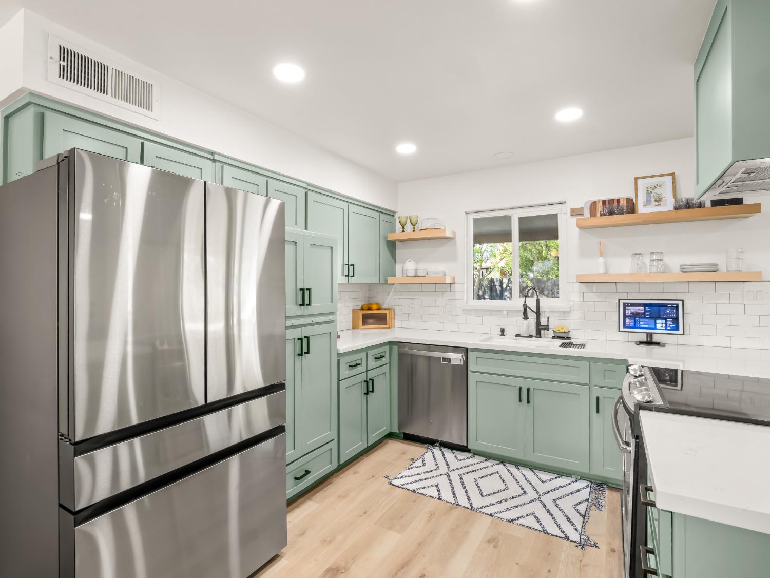 442 W Mesa Ave, Fresno, CA 93704