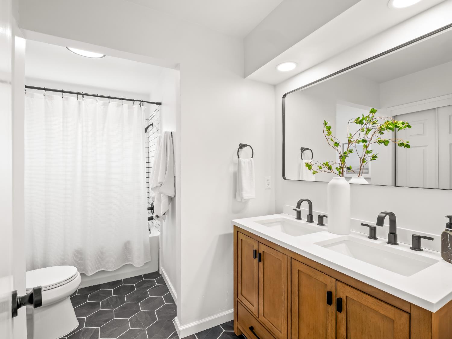 442 W Mesa Ave, Fresno, CA 93704