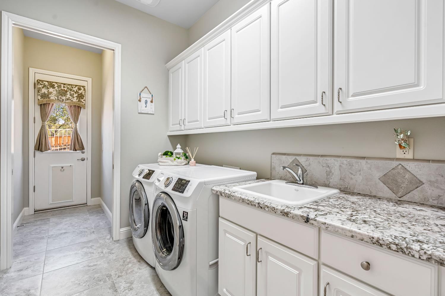 21844 Fairway Oaks Ln, Friant, CA 93626