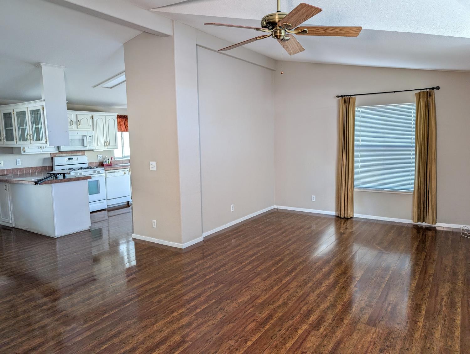 1001 Sylmar Ave #131, Clovis, CA 93612