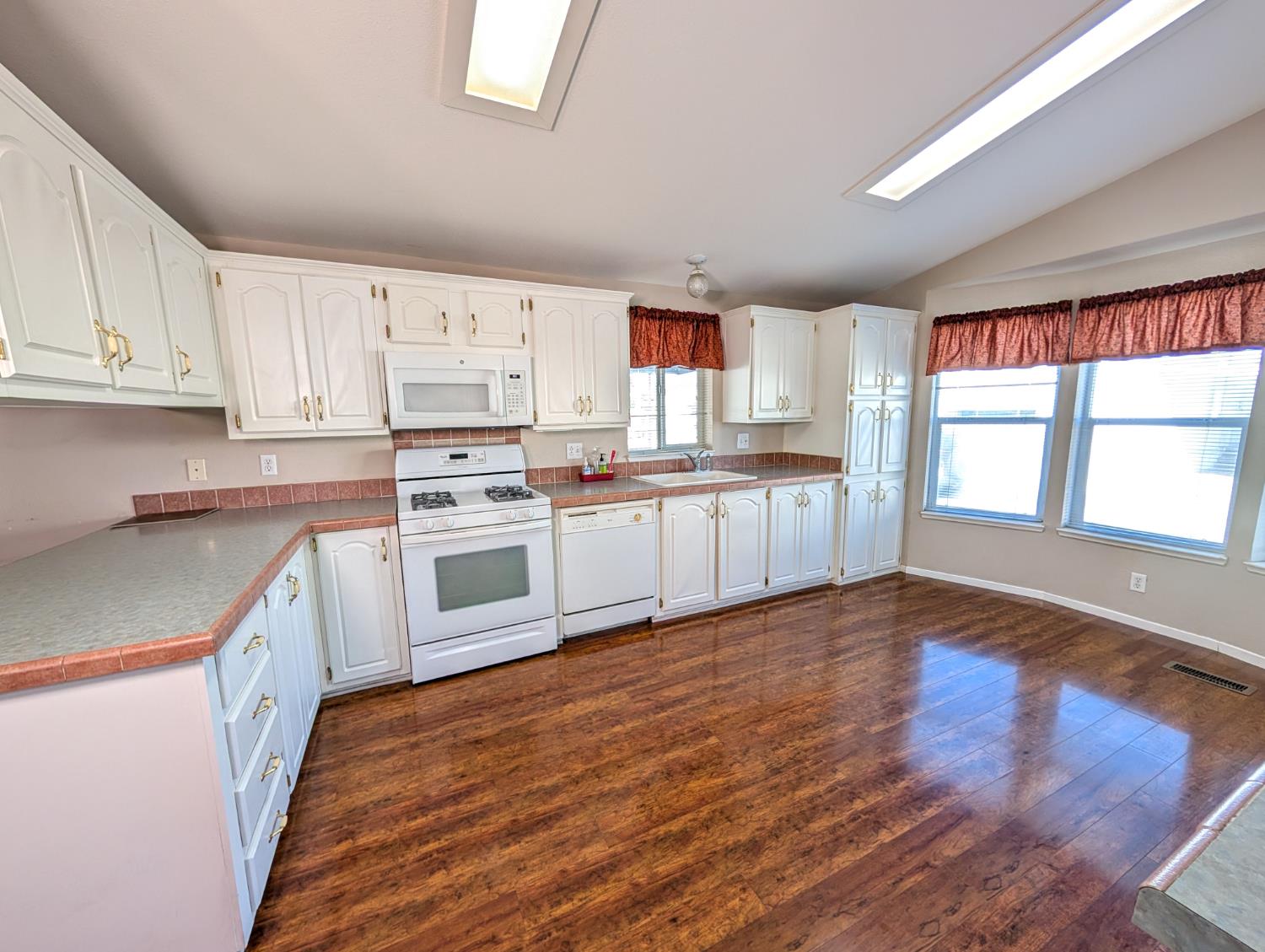 1001 Sylmar Ave #131, Clovis, CA 93612