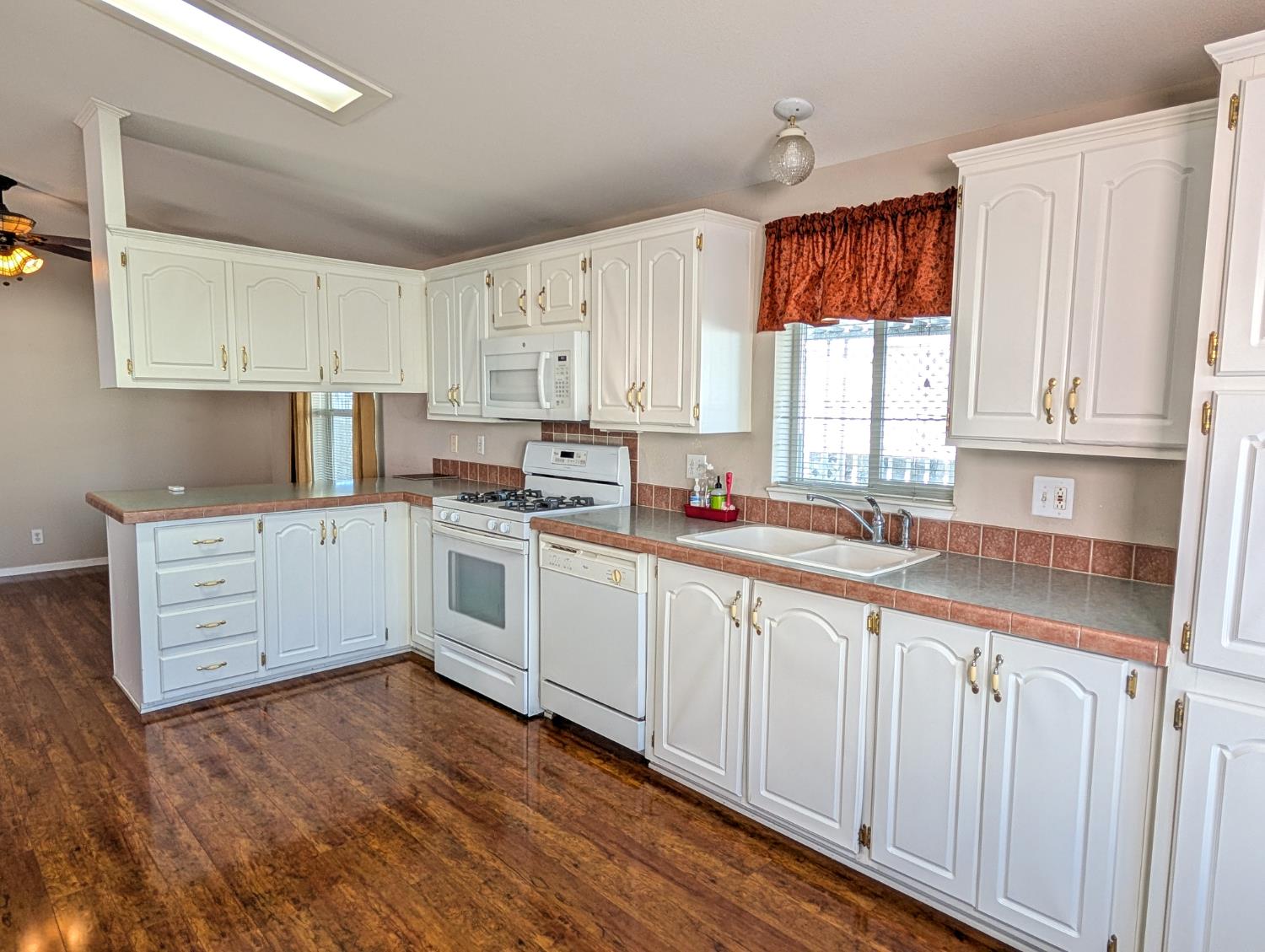 1001 Sylmar Ave #131, Clovis, CA 93612