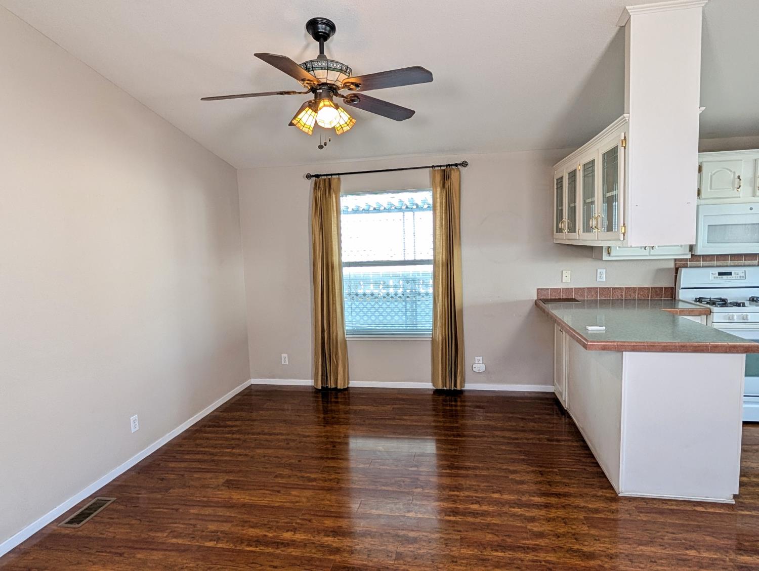 1001 Sylmar Ave #131, Clovis, CA 93612