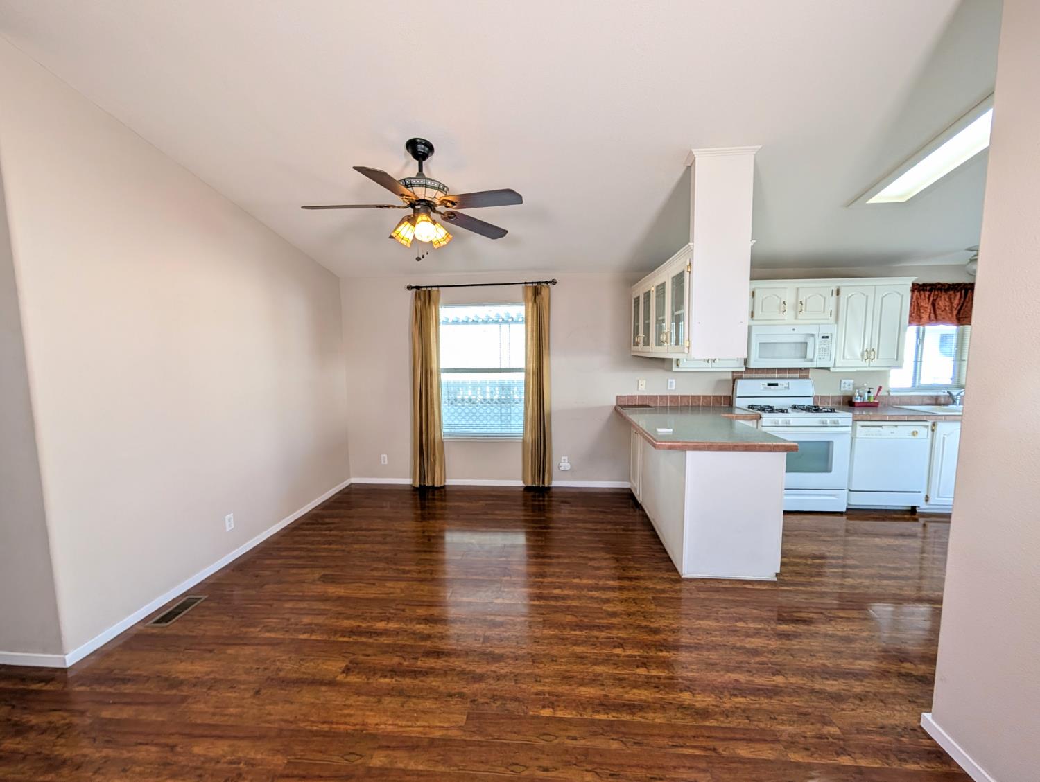 1001 Sylmar Ave #131, Clovis, CA 93612