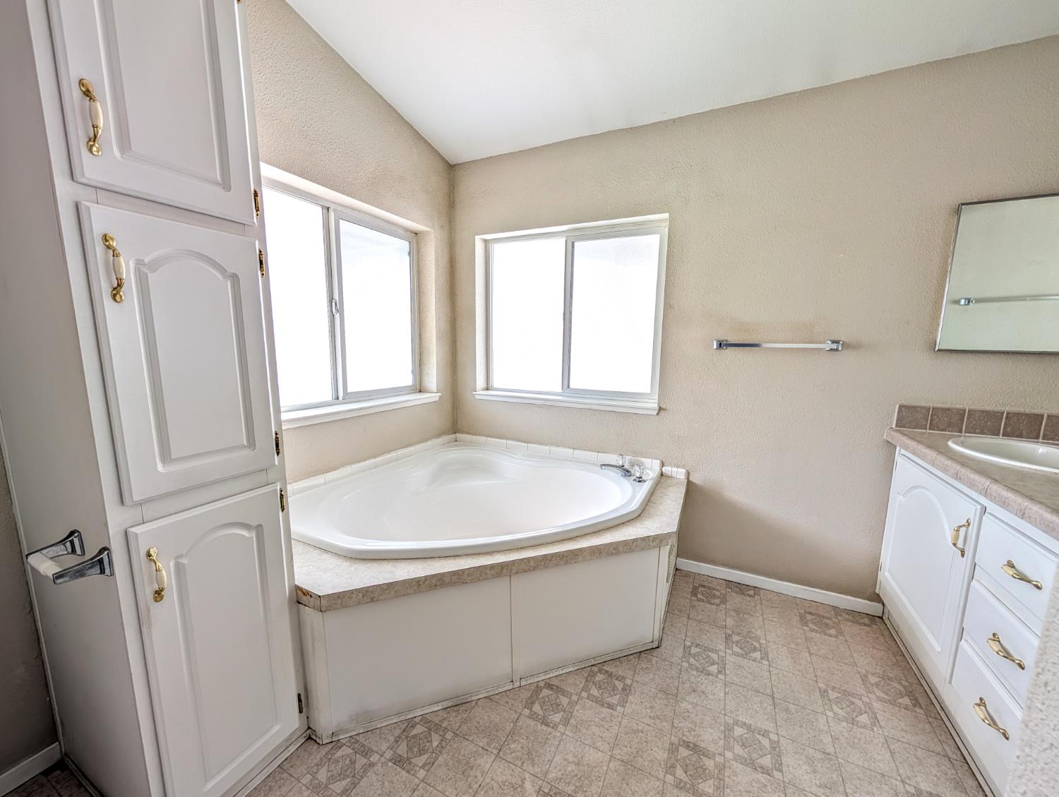 1001 Sylmar Ave #131, Clovis, CA 93612