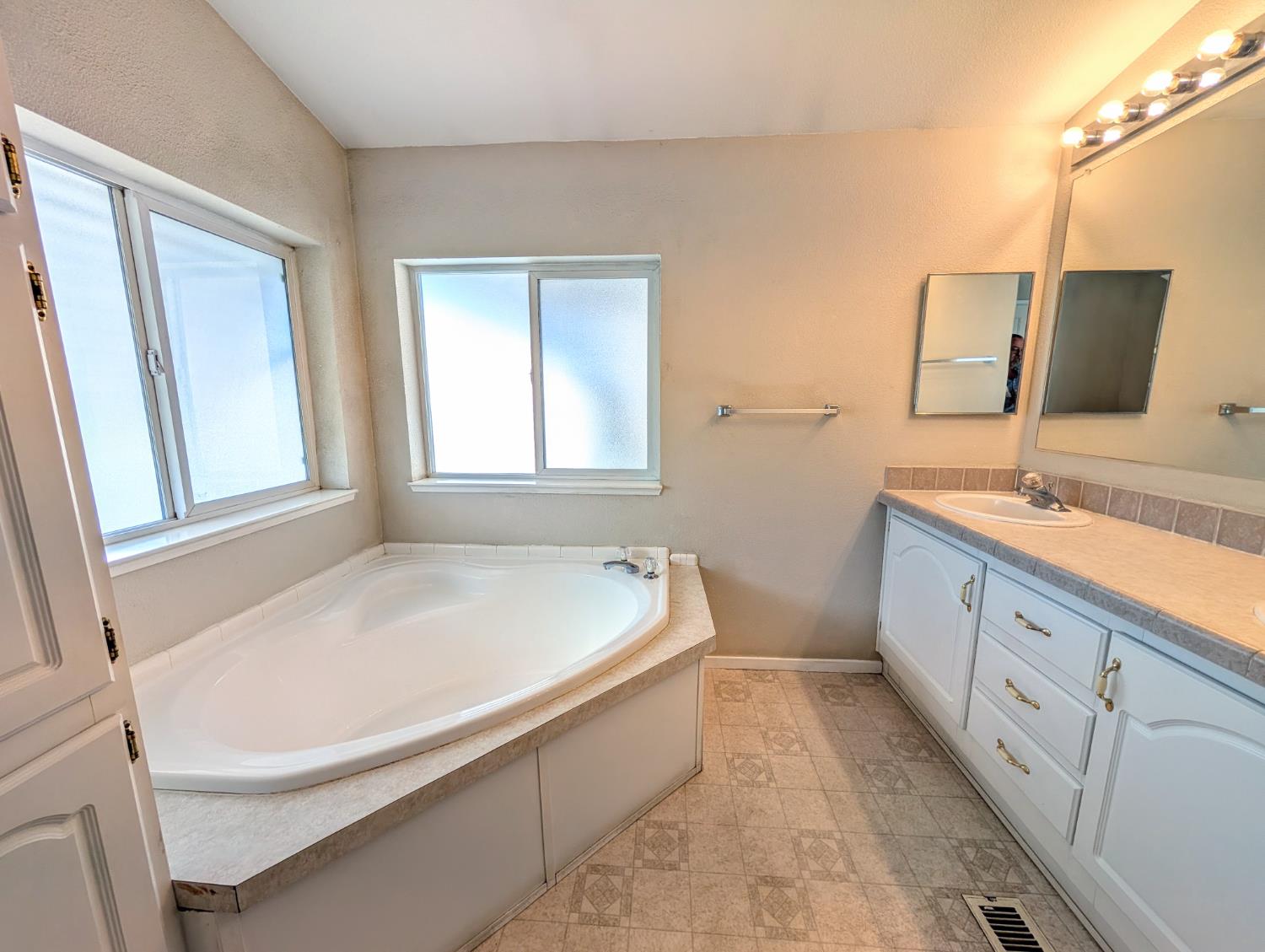 1001 Sylmar Ave #131, Clovis, CA 93612