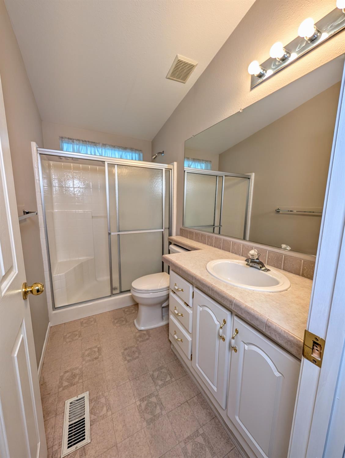 1001 Sylmar Ave #131, Clovis, CA 93612