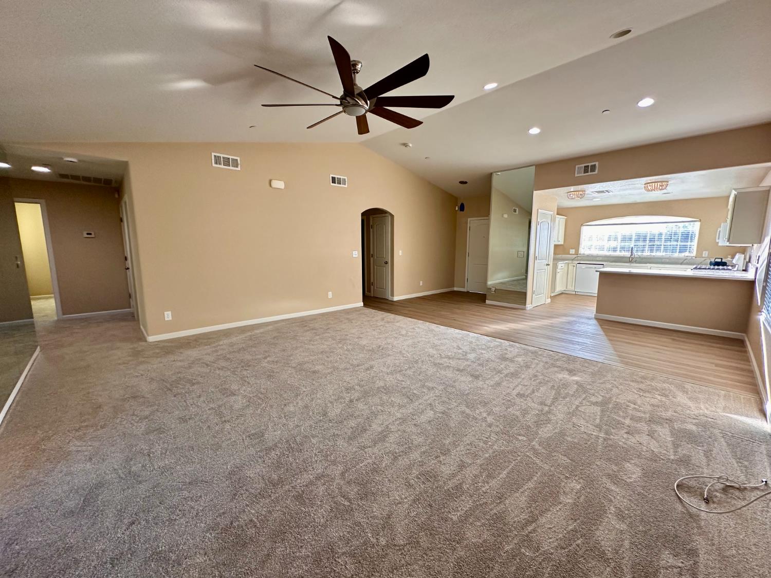 2582 N Antioch, Fresno, CA 93722