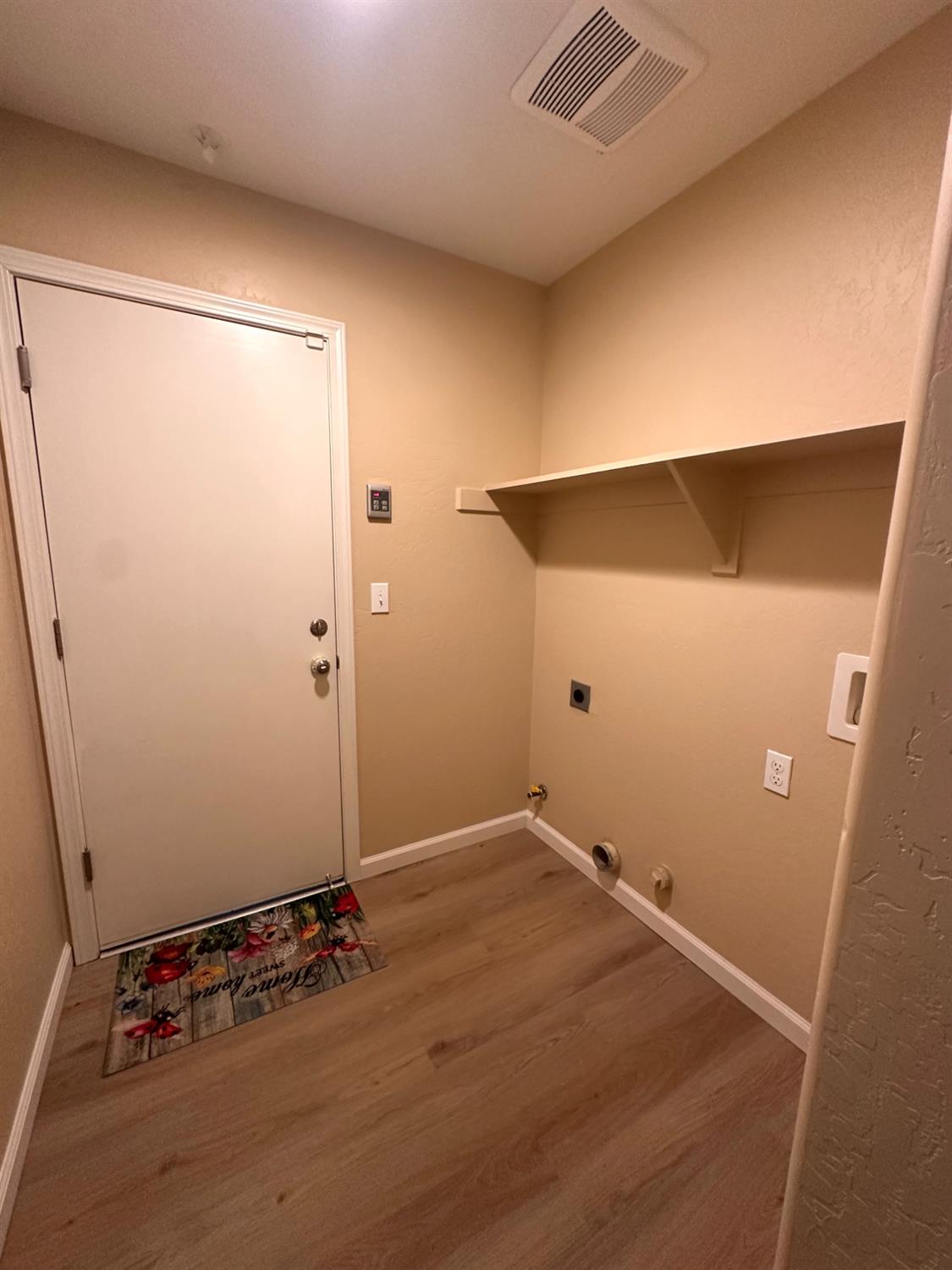 2582 N Antioch, Fresno, CA 93722